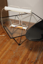 Biała duża jednopunktowa metalowa industrialna lampa biurkowa ze zdejmowanym kloszem z jarzeniówką, Woja Holland, Holandia, lata 80. - obrazek 60