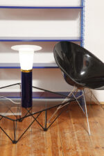 Kwadratowy stolik kawowy na metalowej czarnej konstrukcji ze szklanym przeźroczystym hartowanym blatem w stylu "Alanda" projektu Paolo Piva dla B&B Italia, lata 80. - obrazek 6