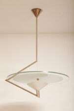 Duża lampa sufitowa "Olympia 2731" z okrągłym masywnym szklanym kloszem w kształcie koła zawieszonym na stalowej złotej konstrukcji, projekt Daniel Puppa dla Fontana Arte/Mediolan, Włochy, wzór z 1984 roku - obrazek 6