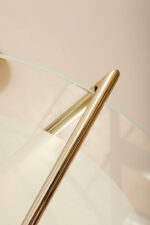 Duża lampa sufitowa "Olympia 2731" z okrągłym masywnym szklanym kloszem w kształcie koła zawieszonym na stalowej złotej konstrukcji, projekt Daniel Puppa dla Fontana Arte/Mediolan, Włochy, wzór z 1984 roku - obrazek 60