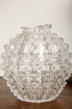 Dwie jednopunktowe metalowe lampki biurkowe/nocne/kinkiety ze szklanymi grubo ciętymi kloszami i podstawami w kolorze starego złota, Lustry Kamenický Šenov, Czechosłowacja, lata 60. - obrazek 62