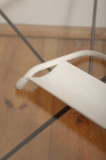 Biała duża jednopunktowa metalowa industrialna lampa biurkowa ze zdejmowanym kloszem z jarzeniówką, Woja Holland, Holandia, lata 80. - obrazek 68