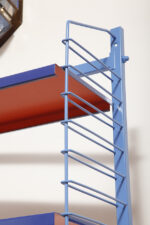 Modułowa wolnostojąca szafka/regał/biblioteczka na metalowej niebieskiej konstrukcji z pięcioma metalowymi półkami z regulowaną wysokością, Drentea, Holandia, lata 60. - obrazek 8