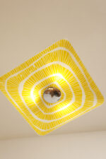 Żółta kwadratowa szklana trzypunktowa lampa sufitowa „Parasolka” z geometrycznym wzorem, Napako, Czechosłowacja, lata 60. - obrazek 7