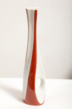 Porcelanowy brązowo-biały wazon "Kręcony" na pojedynczy kwiatek, ręcznie malowanym z ażurowym prześwitem, Polish New Look, Zakłady Porcelany Stołowej Ćmielów, lata 60. - obrazek 7