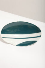 Morsko/zielono-biała porcelanowa ręcznie malowana popielniczka/paterka, Polish New Look, Zakłady Porcelany Stołowej Chodzież, Polska, lata 60. - obrazek 7