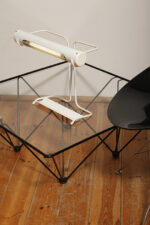 Biała duża jednopunktowa metalowa industrialna lampa biurkowa ze zdejmowanym kloszem z jarzeniówką, Woja Holland, Holandia, lata 80. - obrazek 71