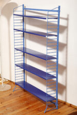 Modułowa wolnostojąca szafka/regał/biblioteczka na metalowej niebieskiej konstrukcji z pięcioma metalowymi półkami z regulowaną wysokością, Drentea, Holandia, lata 60. - obrazek 9