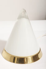 Nieduża ciężka jednopunktowa stożkowa mlecznobiała szklana lampka nocna/biurkowa "Kibo" z okrągłą złotą metalową podstawą, Peill & Putzler, Niemcy, lata 70 - obrazek 10