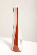 Porcelanowy brązowo-biały wazon "Kręcony" na pojedynczy kwiatek, ręcznie malowanym z ażurowym prześwitem, Polish New Look, Zakłady Porcelany Stołowej Ćmielów, lata 60. - obrazek 9