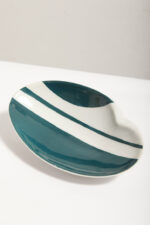 Morsko/zielono-biała porcelanowa ręcznie malowana popielniczka/paterka, Polish New Look, Zakłady Porcelany Stołowej Chodzież, Polska, lata 60. - obrazek 9