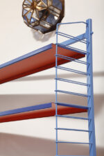 Modułowa wolnostojąca szafka/regał/biblioteczka na metalowej niebieskiej konstrukcji z pięcioma metalowymi półkami z regulowaną wysokością, Drentea, Holandia, lata 60. - obrazek 12