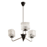Trzypunktowa chromowana lampa sufitowa z trzema fakturowymi szklanymi kloszami i czarnymi lakierowanymi w połysku wykończeniami, Lidokov, Czechosłowacja, lata 70.