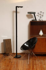 Smukła wysoka metalowa minimalistyczna, jednopunktowa, świecąca do góry postmodernistyczna cała czarna lampa podłogowa ze ściemniaczem "Ignazio", Gianfranco Frattini dla Luci illuminazione (Lucitalia), Włochy, wzór z 1979 roku - obrazek 20