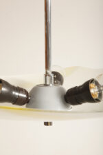 Mlecznobiała szklana trzypunktowa lampa sufitowa „Parasolka” z żółto-szarym ręcznie malowanym geometryczny wzorem, Elektroinstala Děčín, Czechosłowacja, lata 50. - obrazek 37