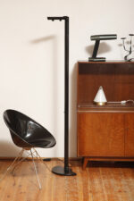 Smukła wysoka metalowa minimalistyczna, jednopunktowa, świecąca do góry postmodernistyczna cała czarna lampa podłogowa ze ściemniaczem "Ignazio", Gianfranco Frattini dla Luci illuminazione (Lucitalia), Włochy, wzór z 1979 roku - obrazek 6