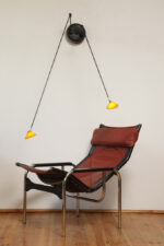 Czarna minimalistyczna dwupunktowa metalowa lampa ścienna/lampa sufitowa/kinkiet z dwoma ruchomymi ramionami zakończonymi szklanym kloszami w kształcie stożka w kolorze ochry, Pola Design Amstelveen, Holandia, lata 80. - obrazek 28