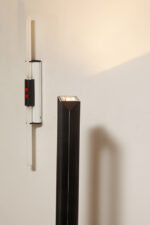 Minimalistyczna czarna postmodernistyczna metalowa ażurowa jednopunktowa duża wysoka lampa podłogowa typu Uplighter (świecąca do góry) ze ściemniaczem (regulacją natężenie światła), Włochy, lata 80. - obrazek 39