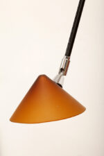Czarna minimalistyczna dwupunktowa metalowa lampa ścienna/lampa sufitowa/kinkiet z dwoma ruchomymi ramionami zakończonymi szklanym kloszami w kształcie stożka w kolorze ochry, Pola Design Amstelveen, Holandia, lata 80. - obrazek 45