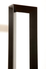 Minimalistyczna czarna postmodernistyczna metalowa ażurowa jednopunktowa duża wysoka lampa podłogowa typu Uplighter (świecąca do góry) ze ściemniaczem (regulacją natężenie światła), Włochy, lata 80. - obrazek 55