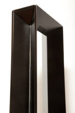 Minimalistyczna czarna postmodernistyczna metalowa ażurowa jednopunktowa duża wysoka lampa podłogowa typu Uplighter (świecąca do góry) ze ściemniaczem (regulacją natężenie światła), Włochy, lata 80. - obrazek 64