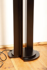 Minimalistyczna czarna postmodernistyczna metalowa ażurowa jednopunktowa duża wysoka lampa podłogowa typu Uplighter (świecąca do góry) ze ściemniaczem (regulacją natężenie światła), Włochy, lata 80. - obrazek 10