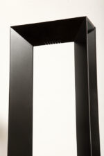 Minimalistyczna czarna postmodernistyczna metalowa ażurowa jednopunktowa duża wysoka lampa podłogowa typu Uplighter (świecąca do góry) ze ściemniaczem (regulacją natężenie światła), Włochy, lata 80. - obrazek 15