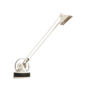 Biała jednopunktowa duża lampa biurkowa z tworzywa "Circo" w stylu Memphis z ruchomym ramieniem osadzonym na metalowej chromowanej okrągłej prowadnicy, ruchomym kloszem i możliwością obracania w swojej osi, projekt Linke Plewa dla Brilliant Leuchten, Niemcy, lata 80.