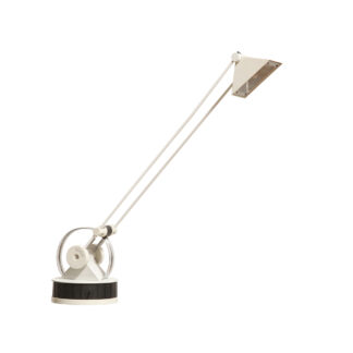 Biała jednopunktowa duża lampa biurkowa z tworzywa "Circo" w stylu Memphis z ruchomym ramieniem osadzonym na metalowej chromowanej okrągłej prowadnicy, ruchomym kloszem i możliwością obracania w swojej osi, projekt Linke Plewa dla Brilliant Leuchten, Niemcy, lata 80.