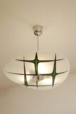 Mlecznobiała szklana asymetryczna trzypunktowa lampa sufitowa „Parasolka” z zielonym ręcznie malowanym geometrycznym wzorem, Napako, Czechosłowacja, lata 60. - obrazek 12