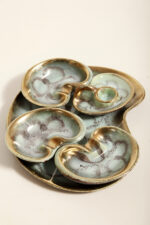 Ceramiczny złocony szkliwiony komplet w morskim/miętowym kolorze złożony z jednej dużej patery, trzech małych i płaskiego świecznika, Jasba Keramik, Niemcy, lata 60. - obrazek 13