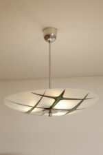 Mlecznobiała szklana asymetryczna trzypunktowa lampa sufitowa „Parasolka” z zielonym ręcznie malowanym geometrycznym wzorem, Napako, Czechosłowacja, lata 60. - obrazek 15
