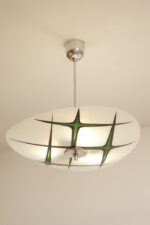 Mlecznobiała szklana asymetryczna trzypunktowa lampa sufitowa „Parasolka” z zielonym ręcznie malowanym geometrycznym wzorem, Napako, Czechosłowacja, lata 60. - obrazek 17