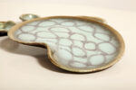 Ceramiczny złocony szkliwiony komplet w morskim/miętowym kolorze złożony z jednej dużej patery, trzech małych i płaskiego świecznika, Jasba Keramik, Niemcy, lata 60. - obrazek 17