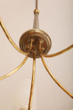 Delikatny pięciopunktowy metalowy żyrandol/lampa sufitowa w kolorze starego złota  ze szklanymi mlecznobiałymi fakturowymi kloszami, Mid Century Modern, Włochy, lata 60. - obrazek 39