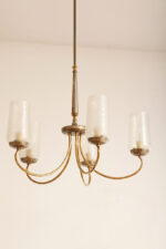 Delikatny pięciopunktowy metalowy żyrandol/lampa sufitowa w kolorze starego złota  ze szklanymi mlecznobiałymi fakturowymi kloszami, Mid Century Modern, Włochy, lata 60. - obrazek 42