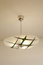 Mlecznobiała szklana asymetryczna trzypunktowa lampa sufitowa „Parasolka” z zielonym ręcznie malowanym geometrycznym wzorem, Napako, Czechosłowacja, lata 60. - obrazek 5