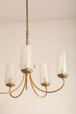 Delikatny pięciopunktowy metalowy żyrandol/lampa sufitowa w kolorze starego złota  ze szklanymi mlecznobiałymi fakturowymi kloszami, Mid Century Modern, Włochy, lata 60. - obrazek 52