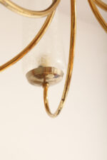 Delikatny pięciopunktowy metalowy żyrandol/lampa sufitowa w kolorze starego złota  ze szklanymi mlecznobiałymi fakturowymi kloszami, Mid Century Modern, Włochy, lata 60. - obrazek 63