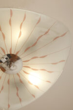 Mlecznobiała szklana trójkątna trzypunktowa lampa sufitowa „Parasolka” z różowymi ręcznie malowanymi "wstążkami", Napako, Czechosłowacja, lata 60. - obrazek 9