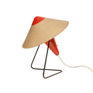 Metalowa minimalistyczna czerwono-czarna jednopunktowa lampa biurkowa/nocna/ścienna "Chińska" z ruchomym klosze w kształcie chińskiego kapelusza, Helena Frantová dla Kolo, Czechosłowacja, wzór z 1953 roku