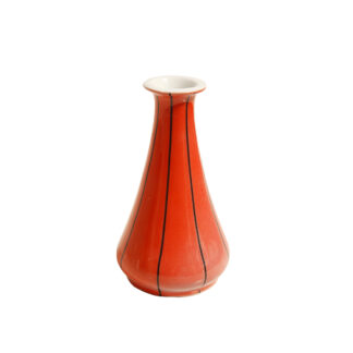 Pomarańczowy porcelanowy ręcznie malowany w czarne pionowe paski nieduży wazonik na jeden kwiatek, Polish New Look, Zakłady Porcelany Stołowej Chodzież, Polska, lata 60.