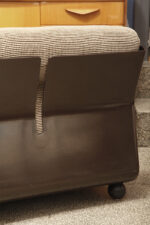 Niski fotel/mała sofa "Amanta" z konstrukcją z brązowego tworzywa i poduchami pokrytymi materiałem w kratkę w kolorze biszkoptowym, projekt Mario Bellini dla B&B Italia, lata 70. - obrazek 24