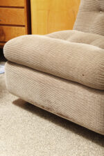 Niski fotel/mała sofa "Amanta" z konstrukcją z brązowego tworzywa i poduchami pokrytymi materiałem w kratkę w kolorze biszkoptowym, projekt Mario Bellini dla B&B Italia, lata 70. - obrazek 37
