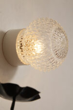 Nieduża fakturowa szklana kula kinkiet/lampa ścienna z białym uchwytem do ściany z tworzywa, Czechosłowacja, lata 60/70. - obrazek 22