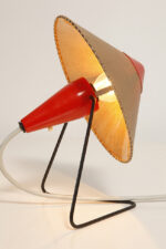 Metalowa minimalistyczna czerwono-czarna jednopunktowa lampa biurkowa/nocna/ścienna "Chińska" z ruchomym klosze w kształcie chińskiego kapelusza, Helena Frantová dla Kolo, Czechosłowacja, wzór z 1953 roku - obrazek 3
