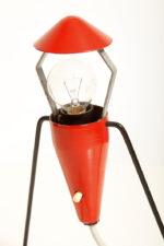 Metalowa minimalistyczna czerwono-czarna jednopunktowa lampa biurkowa/nocna/ścienna "Chińska" z ruchomym klosze w kształcie chińskiego kapelusza, Helena Frantová dla Kolo, Czechosłowacja, wzór z 1953 roku - obrazek 45