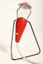 Metalowa minimalistyczna czerwono-czarna jednopunktowa lampa biurkowa/nocna/ścienna "Chińska" z ruchomym klosze w kształcie chińskiego kapelusza, Helena Frantová dla Kolo, Czechosłowacja, wzór z 1953 roku - obrazek 43