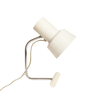 Biała nieduża jednopunktowa lampa biurkowa/nocna z ruchomym kloszem na łożysku kulkowym i chromowanym ramieniem, TYP 5132, projekt Josef Hůrka dla Napako, Czechosłowacja, lata 60.
