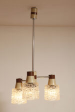 Trzypunktowa metalowa lampa sufitowa w kolorach kawy z mlekiem i brązem ze szklanymi fakturowymi kloszami, Drukov TYP TW 22/3, Czechosłowacja, lata 70. - obrazek 11